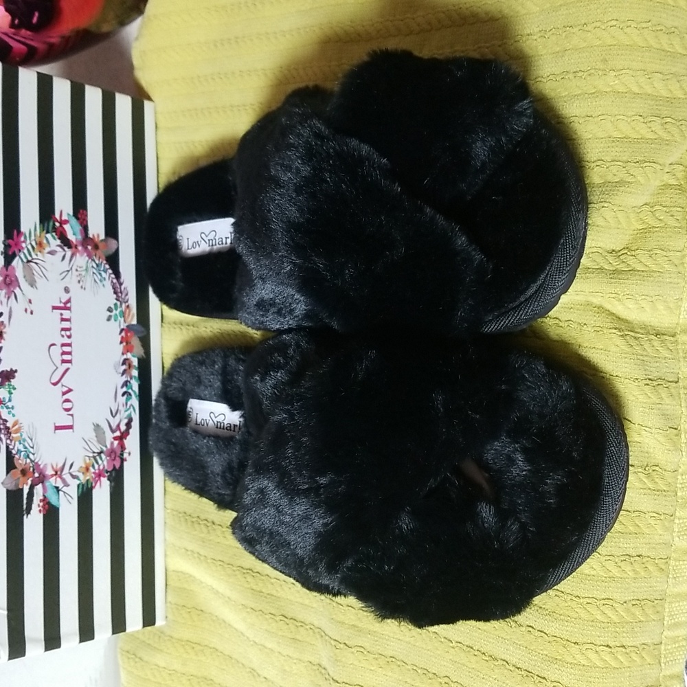 Lov Mark Black Faux Fur Slippers NIB